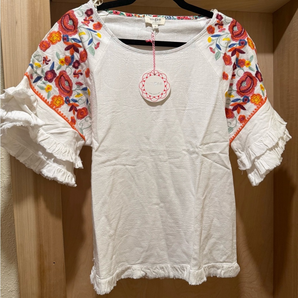 Umgee Embroidered White Top with Floral Sleeves NEW